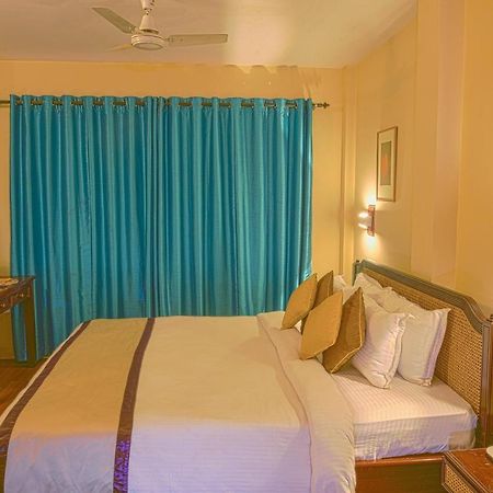 Landmark Hotels グワーハーティー エクステリア 写真