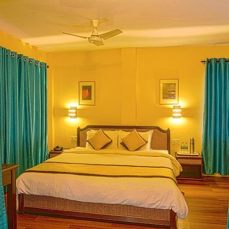 Landmark Hotels グワーハーティー エクステリア 写真